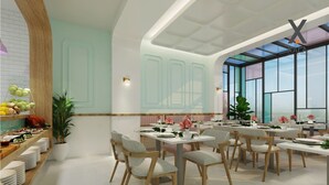 Petit déjeuner, déjeuner et dîner servis sur place