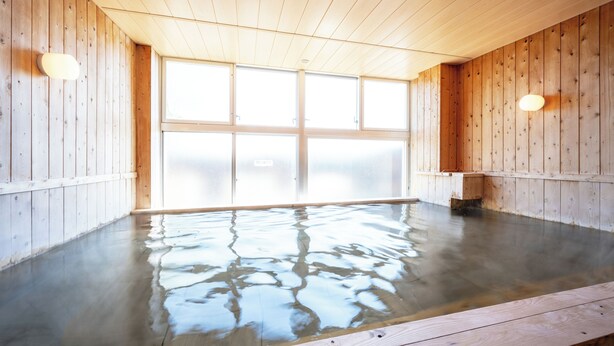 A wooden interior with a large, clear window and a wooden floor. - Kibotcha - Hostel (Higashimatsushima)