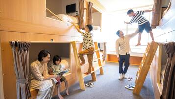 Kamar Keluarga | Dilengkapi dengan perabotan berbeda-beda, Wi-Fi gratis, dan seprai linen