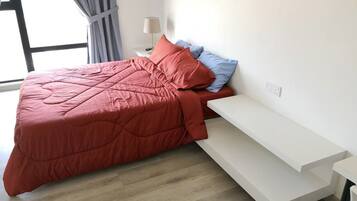 Condo, 1 Bedroom | 1 bilik tidur, seterika/papan seterika