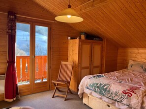 5 bedrooms, iron/ironing board, WiFi, wheelchair access
