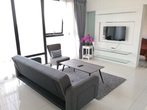 Condo, 1 Bedroom | Living room | Smart TV - South Key Mosaic 12 (Johor Bahru)