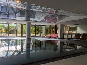 Innenpool, beheizter Pool