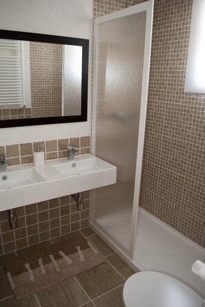 Alloggio su due livelli, 3 camere da letto | Bagno | Asciugamani