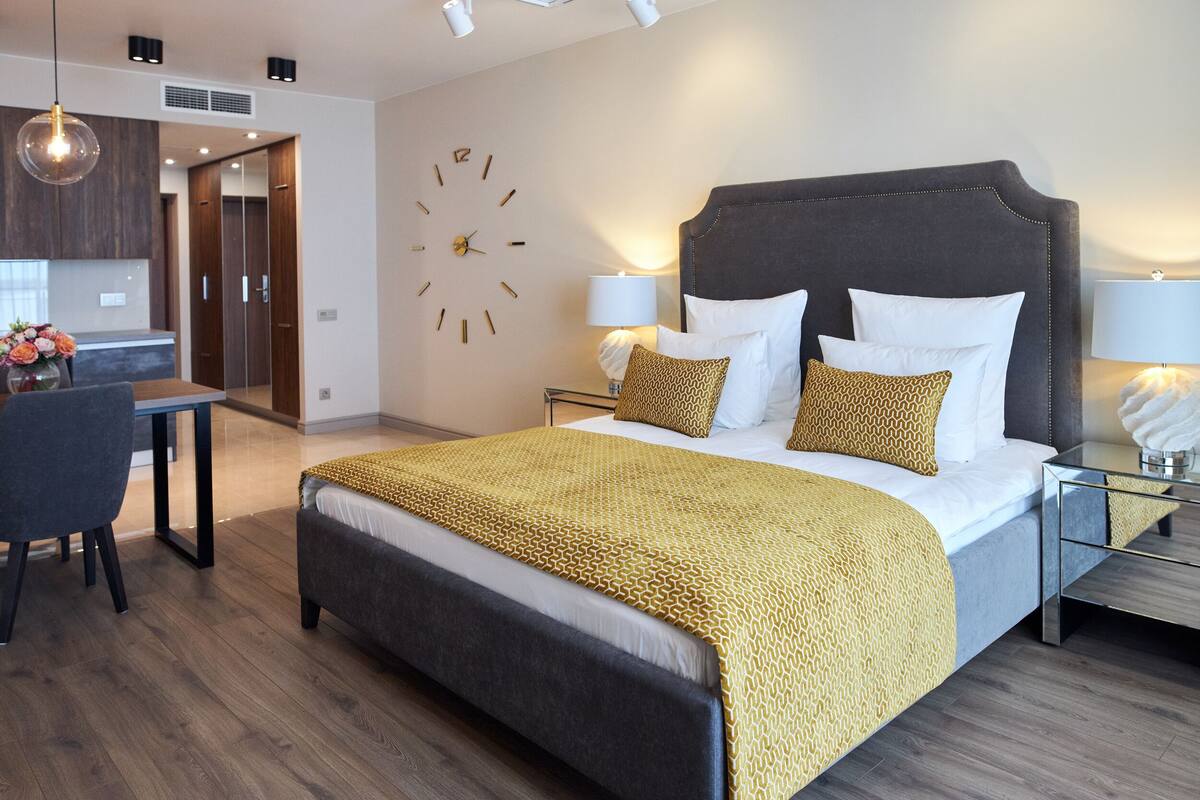 Suite Deluxe | 1 habitación, minibar, caja de seguridad en la habitación y escritorio