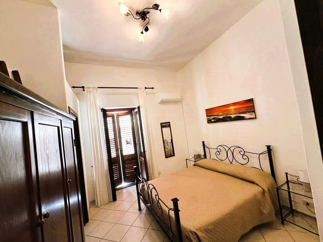 1 chambre, fer et planche à repasser, lit parapluie, Wi-Fi gratuit