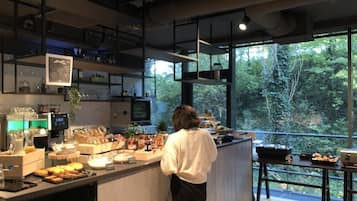 Desayuno buffet diario (EUR 17.50 por persona)