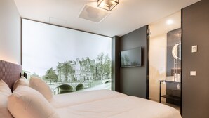غرفة مريحة مزدوجة أو بسريرين منفصلين (no window) | مكتب وتجهيزات عازلة للصوت ومكواة/لوح كي وواي فاي مجانًا