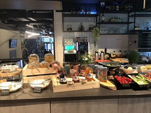 Daily buffet breakfast for a fee - Hotel New Kit (Amsterdam)