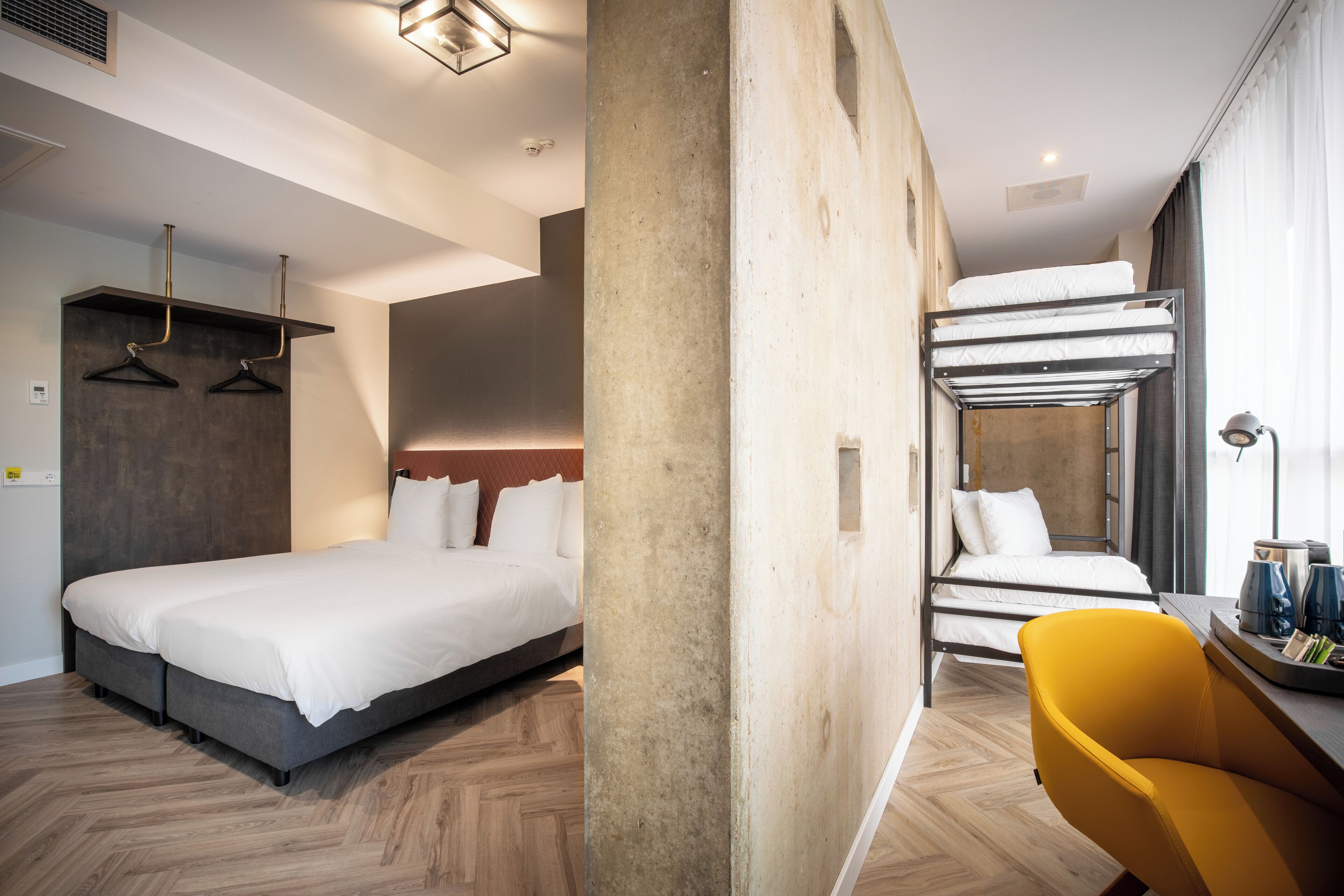 Desk, soundproofing, iron/ironing board, free WiFi