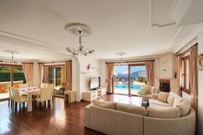 Villa, Sea View | Living room | LCD TV - Villa Simsek 1 (Kas)