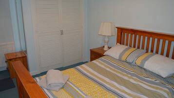 2 slaapkamers, een strijkplank/strijkijzer, gratis wifi, beddengoed