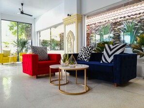 Lobby sitting area - Popular Hotel & Spa (Siem Reap)