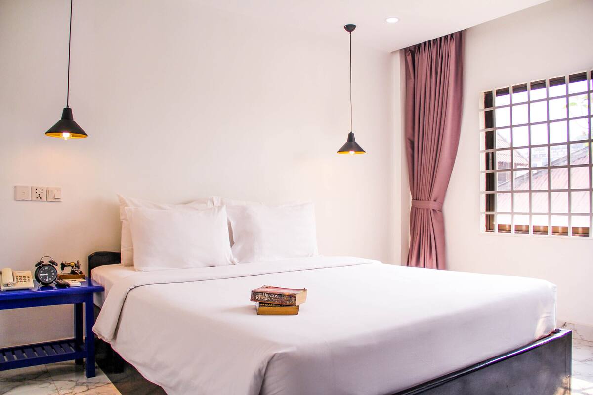 Egyptian cotton sheets, minibar, in-room safe, desk