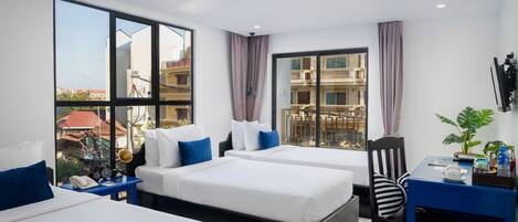Triple Room 3 Adults | Egyptian cotton sheets, minibar, in-room safe, desk