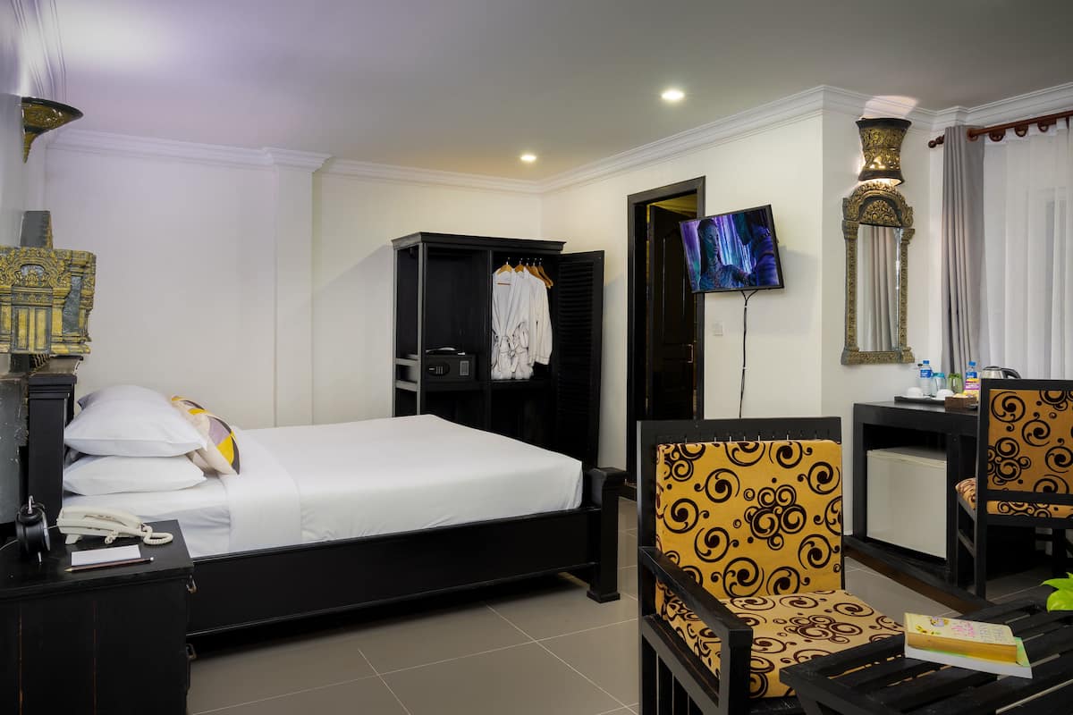 Egyptian cotton sheets, minibar, in-room safe, desk