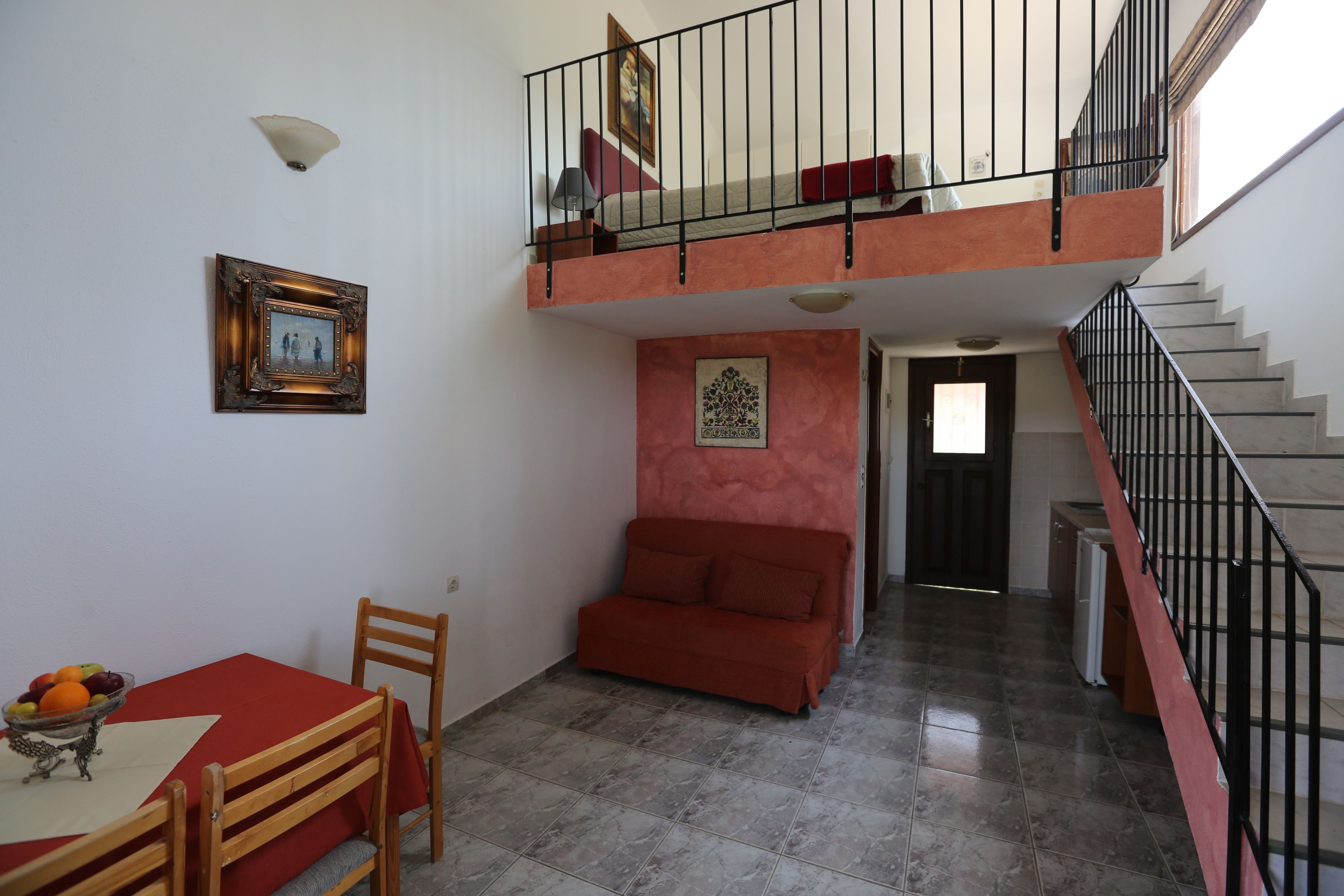 Leilighet, sjøutsikt | Safe på rommet, skrivebord, blendingsgardiner og wi-fi (inkludert)