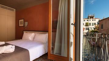 Classic-Doppelzimmer, Balkon, Kanalblick