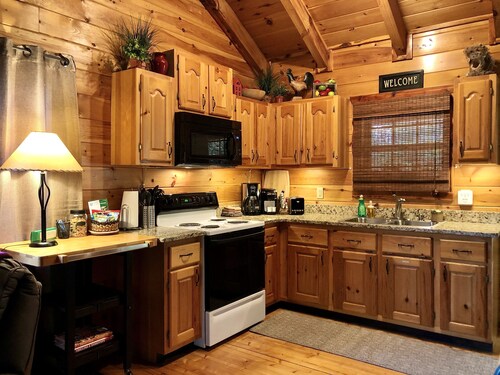 Romanttinen, yksityinen mökki kalastus lampi-king-vuode-takka-kylpytynnyri-ilmainen WiFi