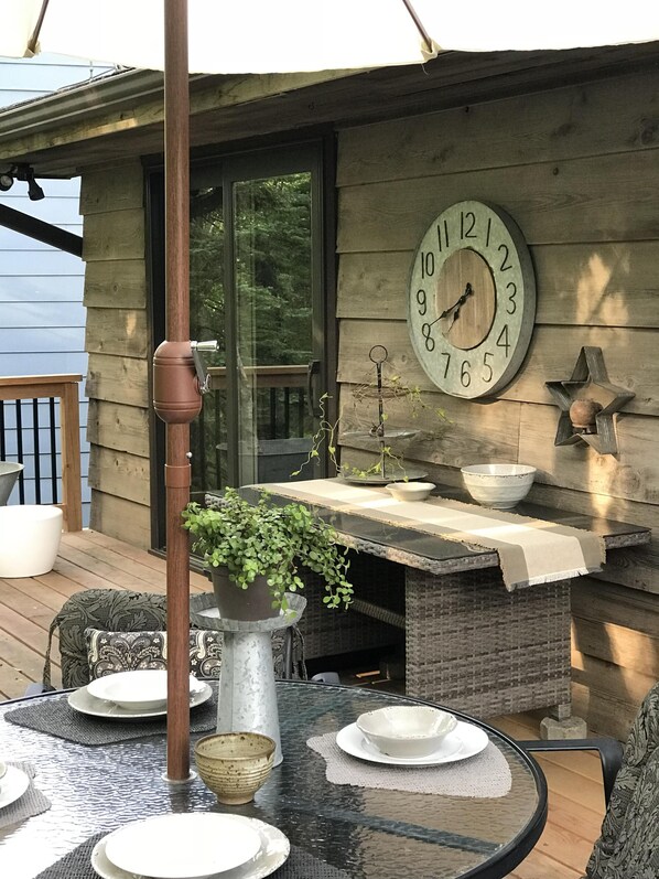 Outdoor dining