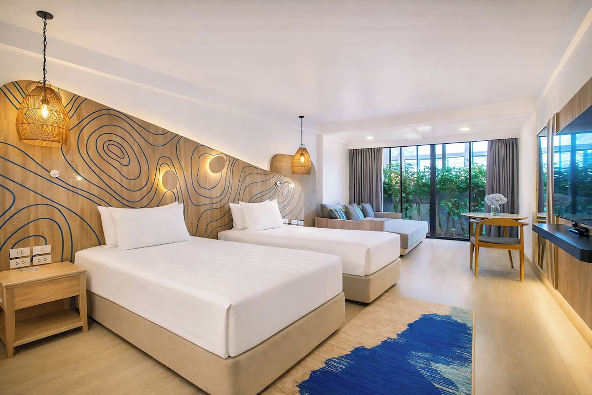 Kamar Double atau Twin Deluks | Seprai premium, minibar, brankas, dan meja kerja