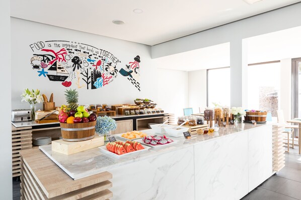 Desayuno buffet todos los días (con cargo) 