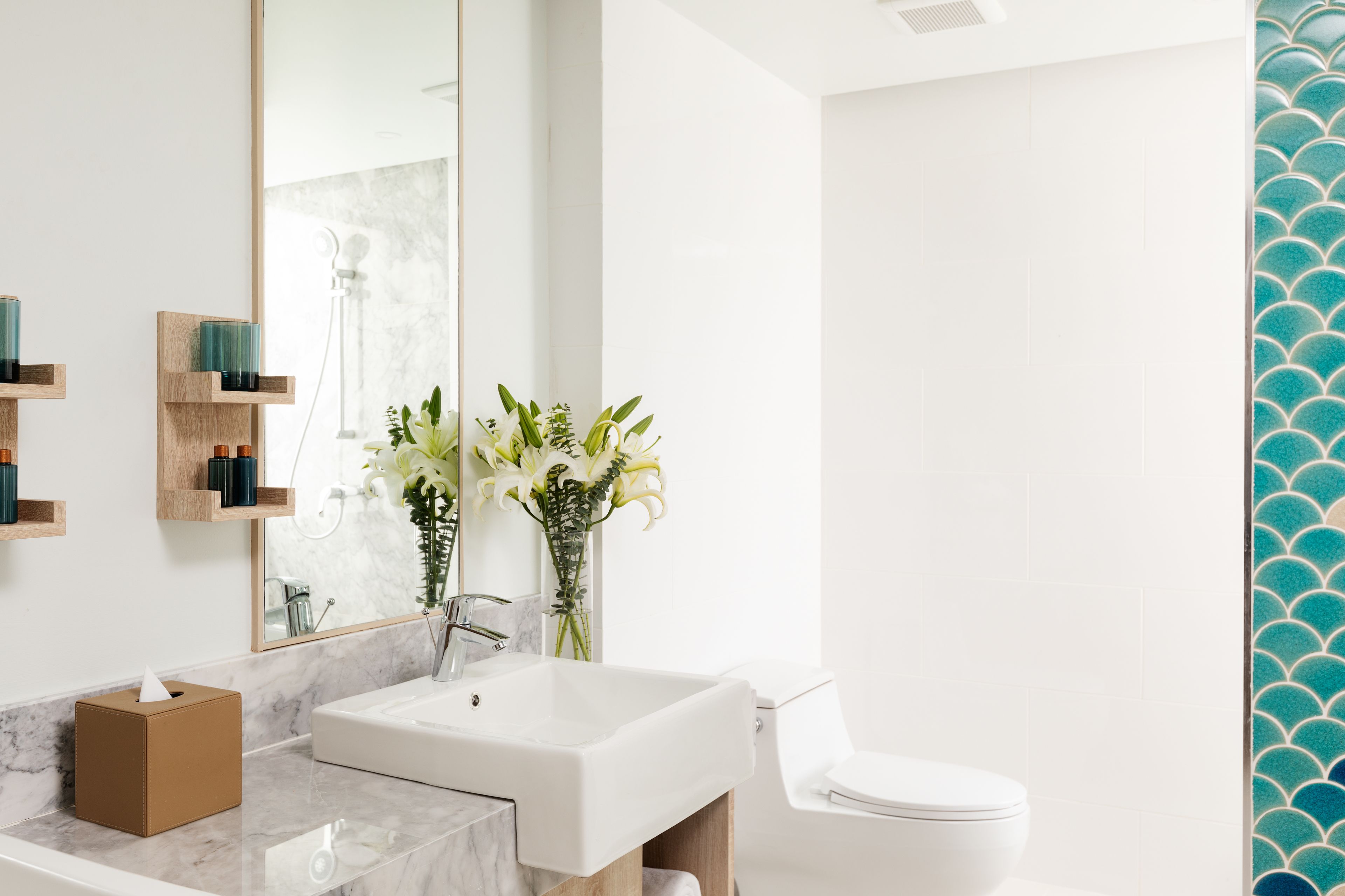 junior family room | bathroom | free toiletries, hair dryer, bathrobes, slippers