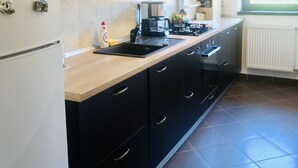 Comfort Studio, Mountain View | Private kitchen | Coffee/tea maker, full-sized fridge, microwave, oven - Studio 67 Colina Marei (Sinaia)