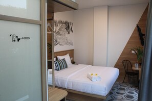 Desk, free WiFi, bed sheets - Casa Living Senayan (Jakarta)