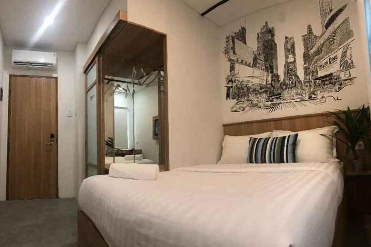 Desk, WiFi (free), bed sheets