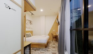Desk, free WiFi, bed sheets - Casa Living Senayan (Jakarta)