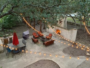 Outdoor dining - Canyon Lake Texas Hill Country (Canyon Lake)