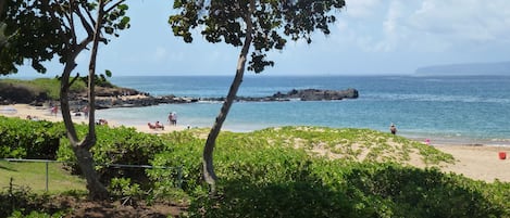 Beach nearby, sun-loungers, beach towels