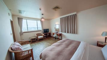 Chambre Double Luxe, 1 lit double, non-fumeurs | Salle de bain | Articles de toilette gratuits, sèche-cheveux, chaussons