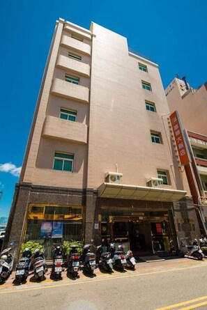 Property entrance - JiaHua Hotel (Magong)