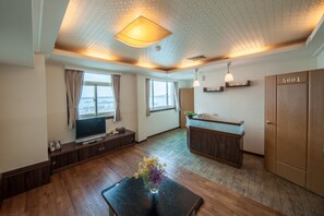 Luxury Double Room, 1 Double Bed, Non Smoking | Bathroom | Free toiletries, hair dryer, slippers, towels - JiaHua Hotel (Magong)