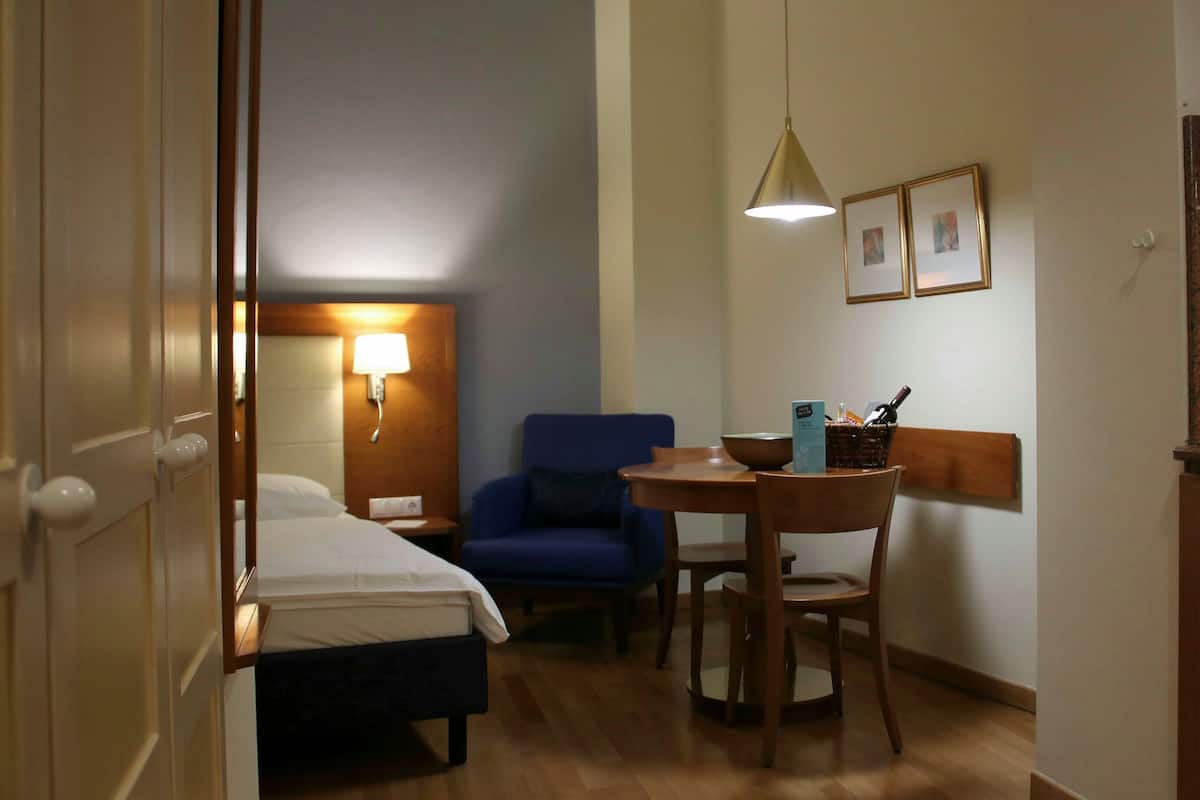 1 habitación, ropa de cama hipoalergénica y minibar