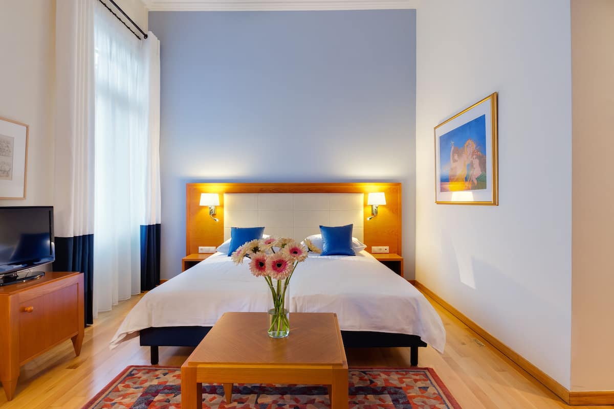 1 habitación, ropa de cama hipoalergénica y minibar