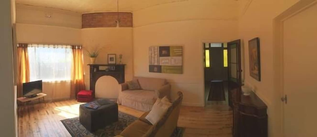 Yarram Cottage - Art And Accommodation - Yarram