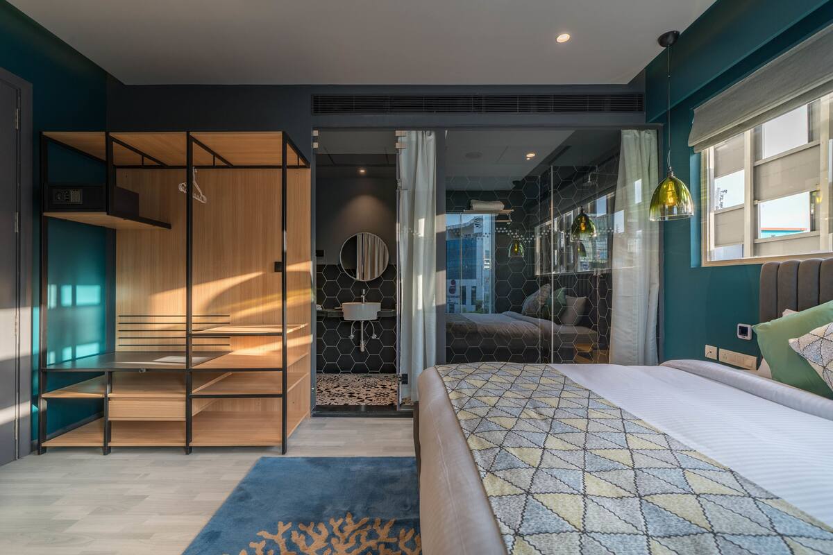 Suite | Down comforters, minibar, in-room safe, blackout drapes