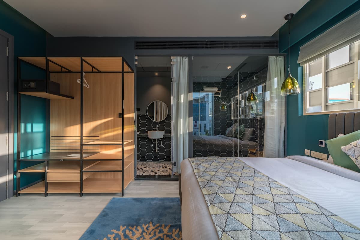 Suite | Donzen dekbedden, een minibar, een kluis op de kamer