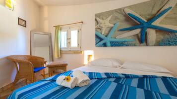 House, 1 Queen Bed, Non Smoking, Garden View | Soundproofing, iron/ironing board, free WiFi, wheelchair access