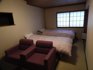 Desk, free WiFi, bed sheets - Lodge Hunter (Myoko)