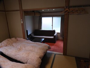 Desk, free WiFi, bed sheets - Lodge Hunter (Myoko)