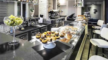 Colazione a buffet inclusa, servita tutte le mattine 