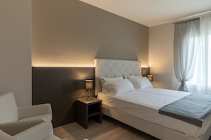 Superior-Doppel- oder -Zweibettzimmer, Gartenblick | Minibar, Zimmersafe, Schreibtisch, schallisolierte Zimmer