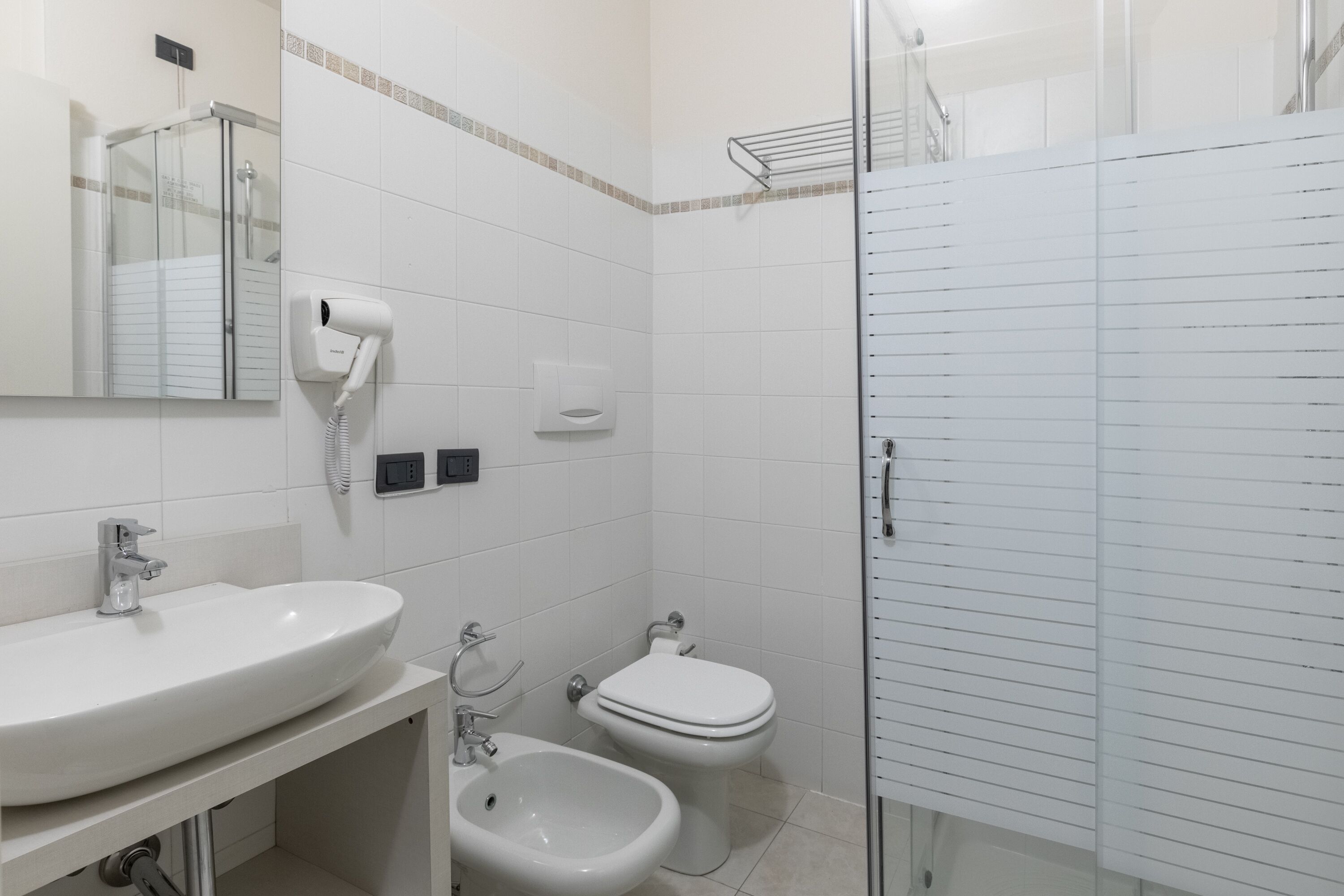 superior double or twin room, garden view | bathroom | free toiletries, hair dryer, bidet, towels