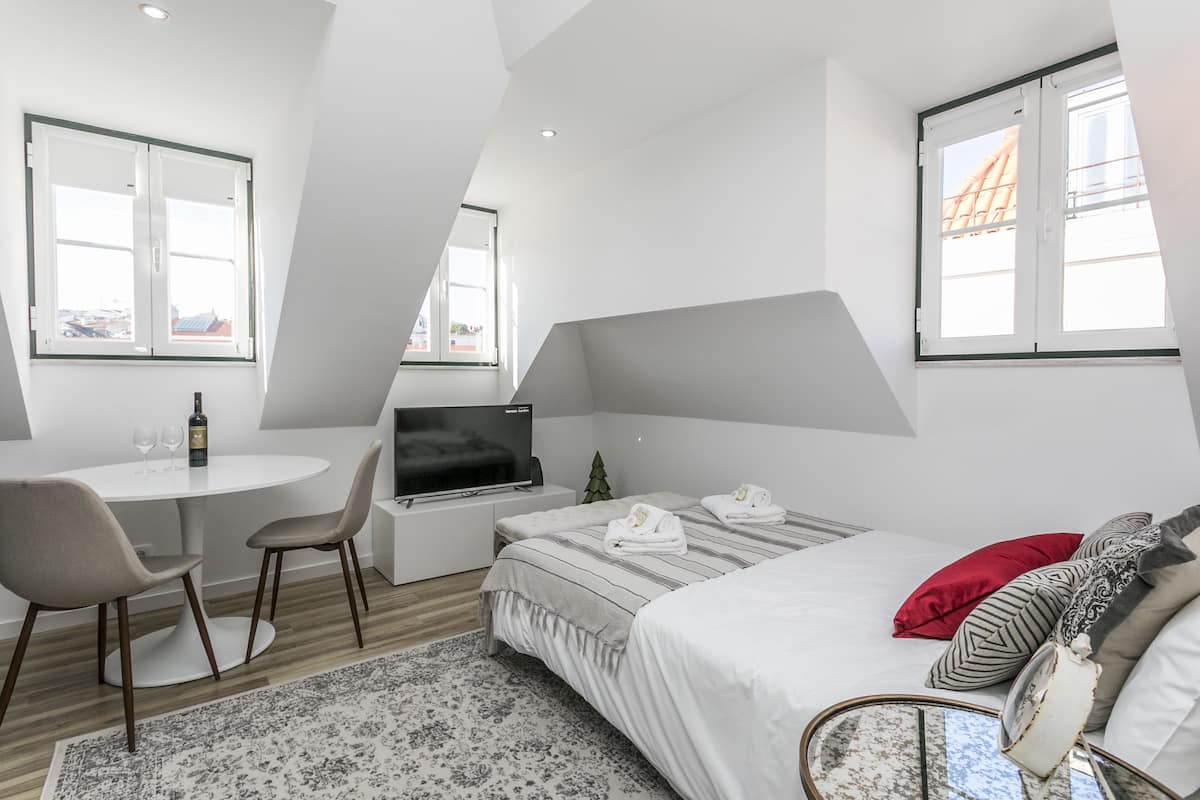Apartment, 1 Bedroom (3E) | 1 bedroom, iron/ironing board, free cots/infant beds, free WiFi