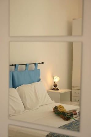 Doppelzimmer, 1 Queen-Bett | Hochwertige Bettwaren, Zustellbetten, kostenloses WLAN, Bettwäsche