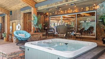 Indoor spa tub